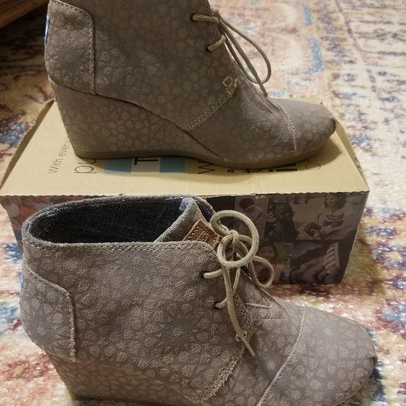 Tom's wedge booties - Picture 2 of 7